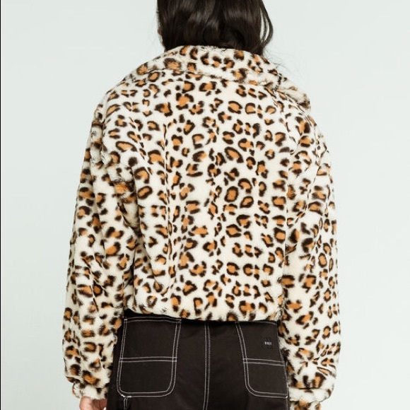 Victoria’s Secret Pink Know one Care Faux Fur Leopard Jacket - Picture 2 of 5